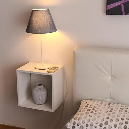 Violet Dusk Center Flat Larnaca