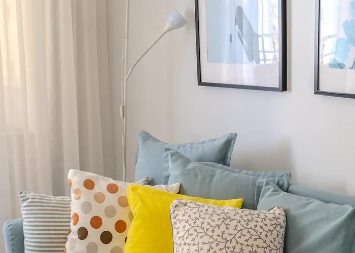 Violet Dusk Center Flat Lárnaca